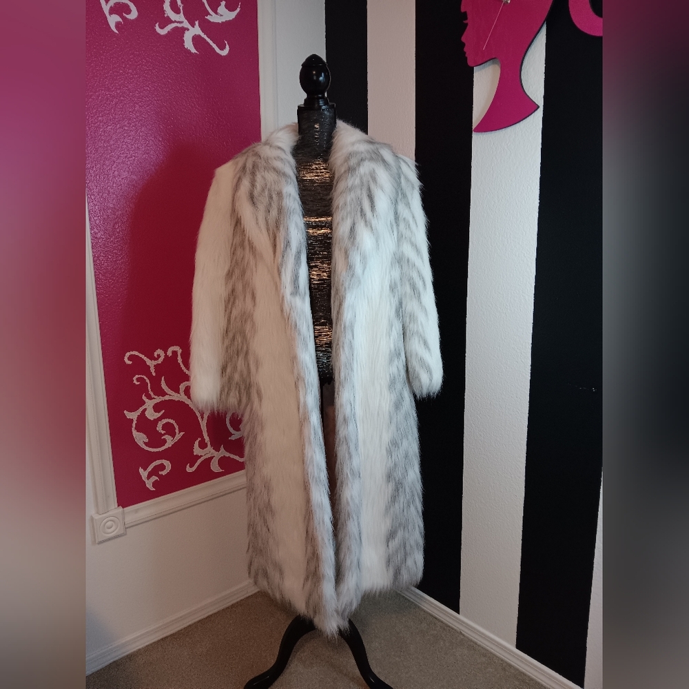 Avec TU Elegant White Faux Fur Coat - Picture 2 of 12